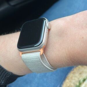 Apple watch SE (series 2)- like new